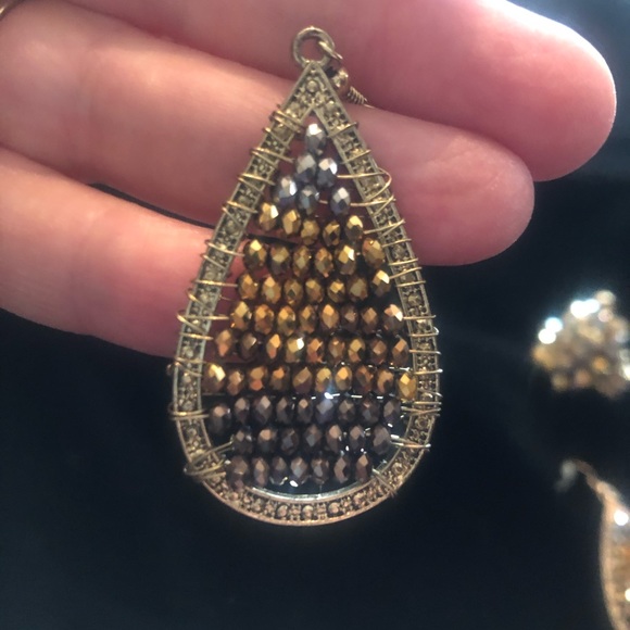 SALE Gorgeous Matching Earrings Ring & Bracelet - Picture 5 of 16